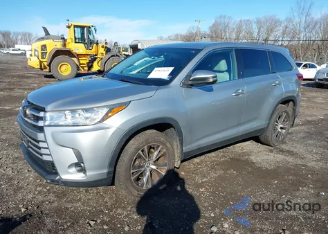 2019 Toyota Highlander Le z USA, uszkodzony, nr VIN 5TDBZRFH7KS950730